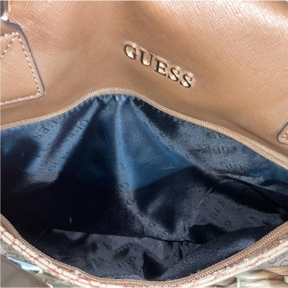 GUESS Tan & Brown Duffel Bag.  New - Picture 6 of 8